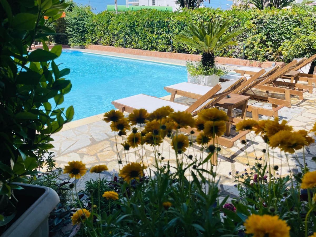 Jb Hotel Sarandë エクステリア 写真