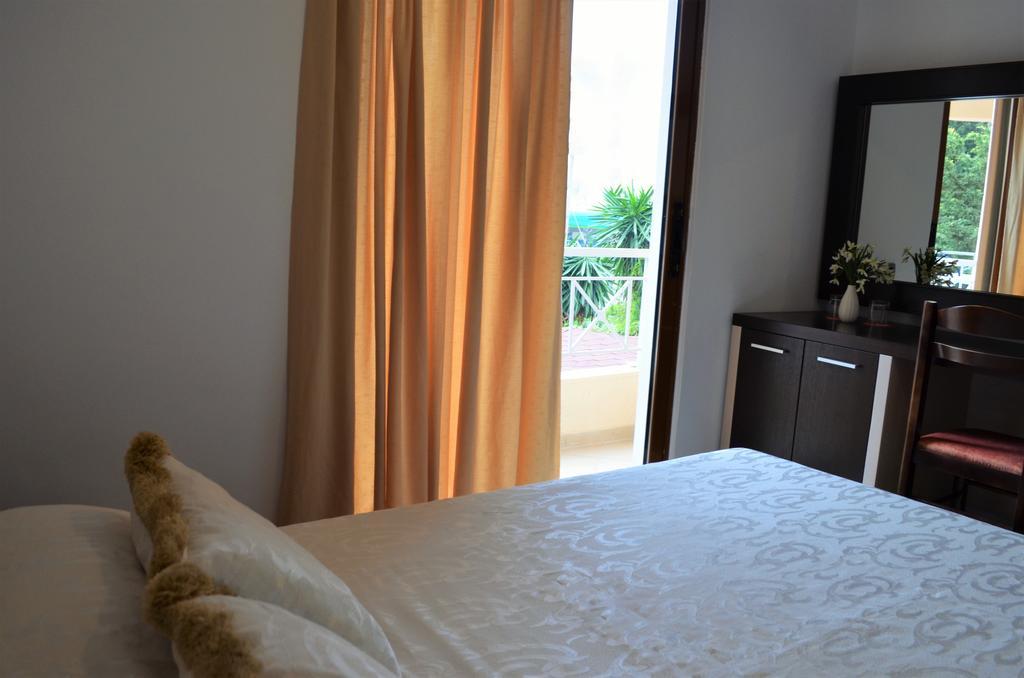 Jb Hotel Sarandë エクステリア 写真