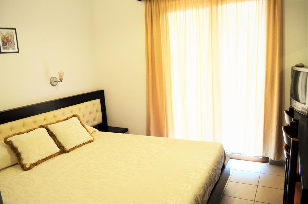 Jb Hotel Sarandë エクステリア 写真