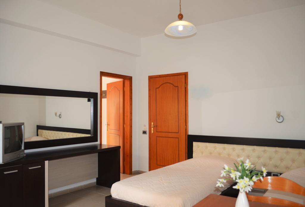 Jb Hotel Sarandë エクステリア 写真