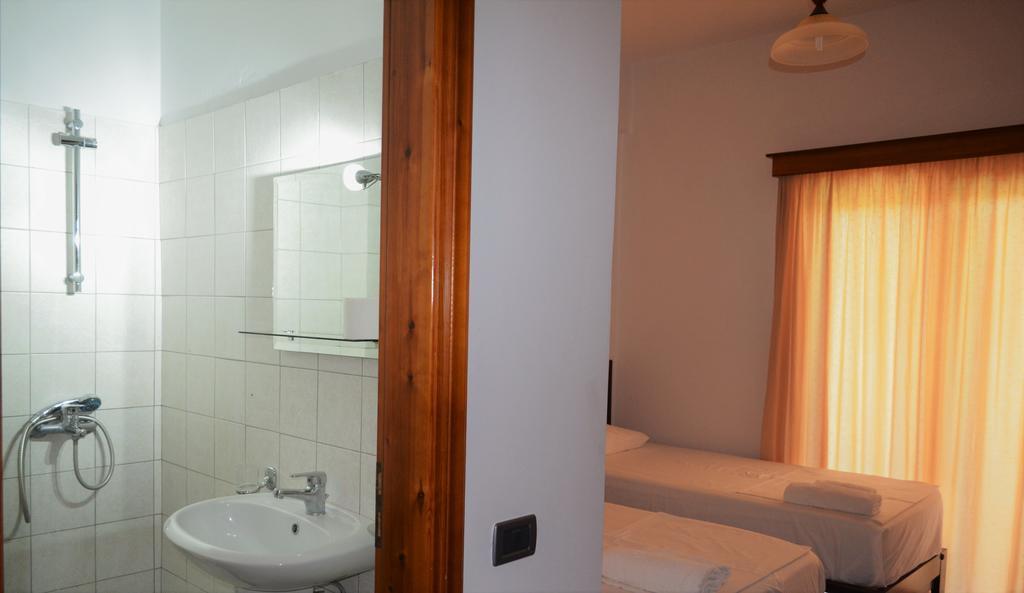 Jb Hotel Sarandë エクステリア 写真