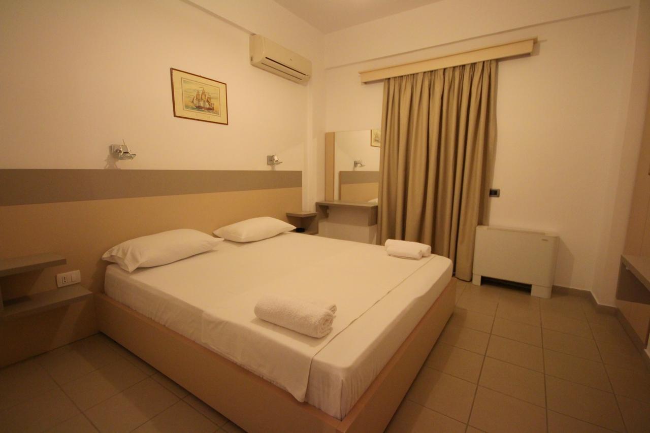 Jb Hotel Sarandë エクステリア 写真