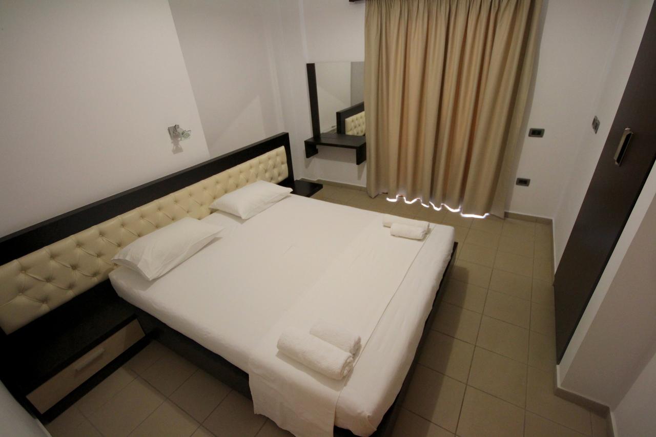 Jb Hotel Sarandë エクステリア 写真