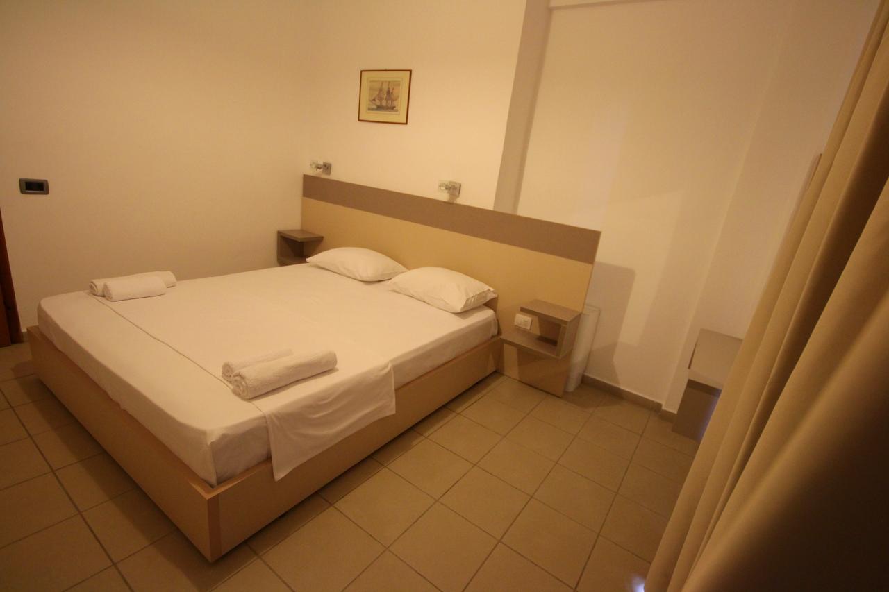 Jb Hotel Sarandë エクステリア 写真